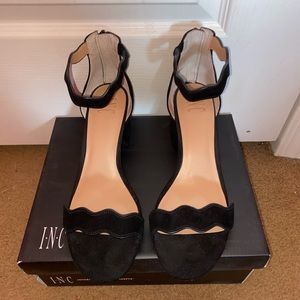 BLACK SUEDE SCALLOPED SANDALS WITH HEELS